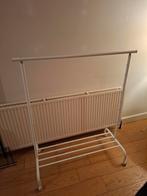 Kledingrek Ikea, Ophalen