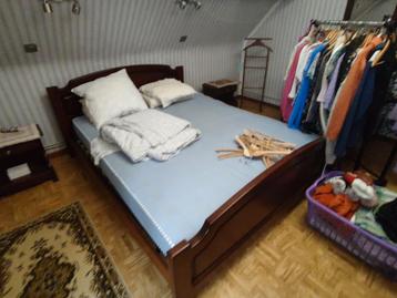 kersenhouten complete slaapkamer antiek maar perfecte staat beschikbaar voor biedingen