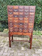 Rare meuble en bois à 50 tiroirs (+/- 1900-1920), Ophalen