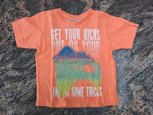 Mt 92-98 Oranje T-shirt blauwgroene sneakers, Kinderen en Baby's, Kinderkleding | Maat 92, Zo goed als nieuw, Jongen, Shirt of Longsleeve