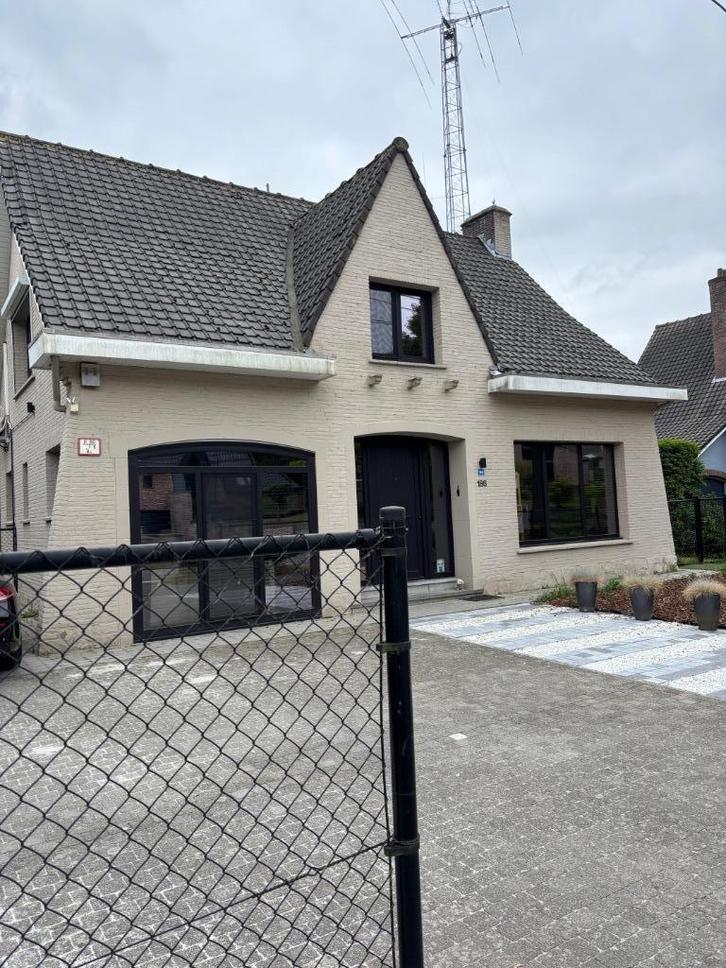 Charmante 3 slaapkamer vila van ca. 150m² TE KOOP, Immo, Huizen en Appartementen te koop, Turnhout, 500 tot 1000 m², Vrijstaande woning