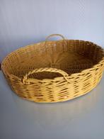 ronde rieten mand geel geverfd, Huis en Inrichting, Woonaccessoires | Schalen en Manden, Gebruikt, Mand, Rond, Ophalen of Verzenden