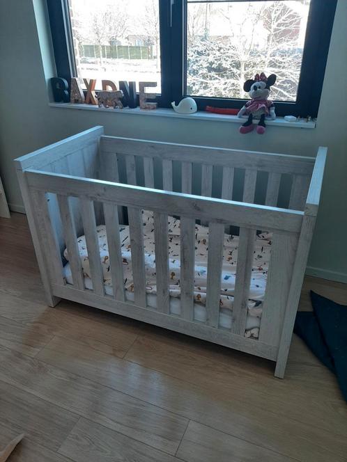 Ledikant / kinderbed TWF met toebehoren, Kinderen en Baby's, Kinderkamer | Complete kinderkamers, Zo goed als nieuw, Ophalen