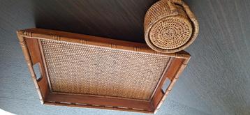 Dienblad en glasonderzetters. Samen 10 euro beschikbaar voor biedingen