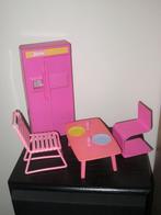 Barbie keuken koelkast tafel stoel + accessoires, Kinderen en Baby's, Ophalen of Verzenden, Zo goed als nieuw, Barbie