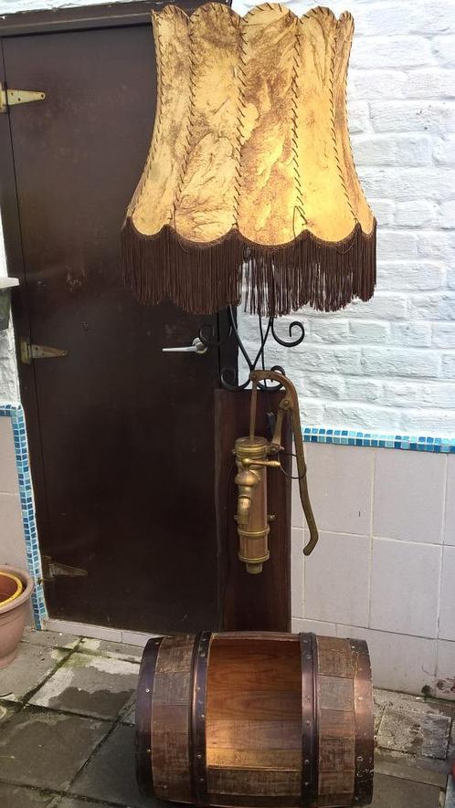 Lampadaire Pièce unique en laiton, bois et peau de vache, Antiek en Kunst, Antiek | Verlichting, Ophalen