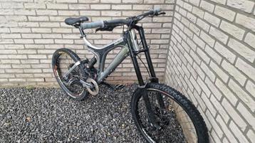 Downhill mountainbike, Fietsen en Brommers, Ophalen, Gebruikt
