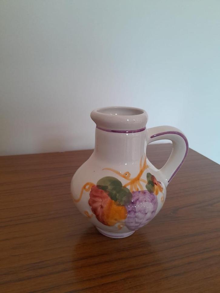 Petit pichet en céramique décorée – Motif raisin, Maison & Meubles, Cuisine | Casseroles & Poêles, Utilisé, Casserole, Bidon ou Boîte