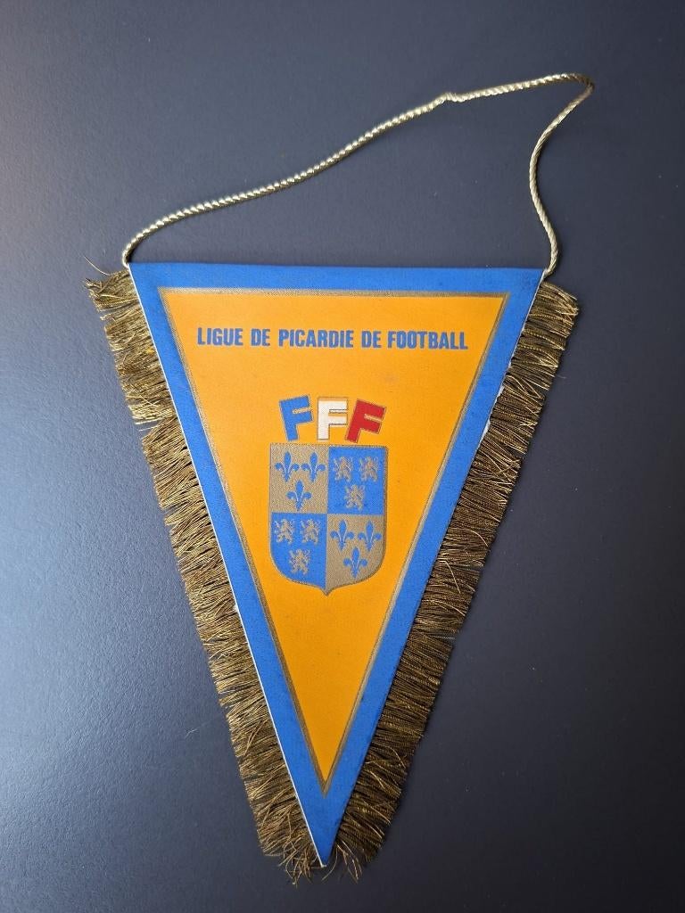 Ligue de Picardie de Football, FFF, fanion, fanion, penny, Collections, Enlèvement ou Envoi, Comme neuf, Fanion ou Écharpe