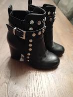 zwarte laarsjes met studs, Vêtements | Femmes, Chaussures, Enlèvement, Noir, Chaussures de danse, Porté