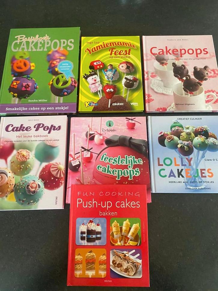 Bakboeken - 7 boeken over cakepops en push-up cakes, Boeken, Kookboeken, Gelezen, Taart, Gebak en Desserts, Ophalen of Verzenden