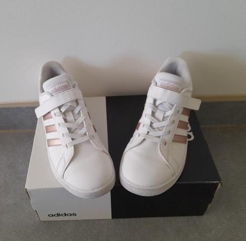 Adidas sneakers maat 34 als nieuw, Kinderen en Baby's, Kinderkleding | Schoenen en Sokken, Nieuw, Meisje, Ophalen of Verzenden