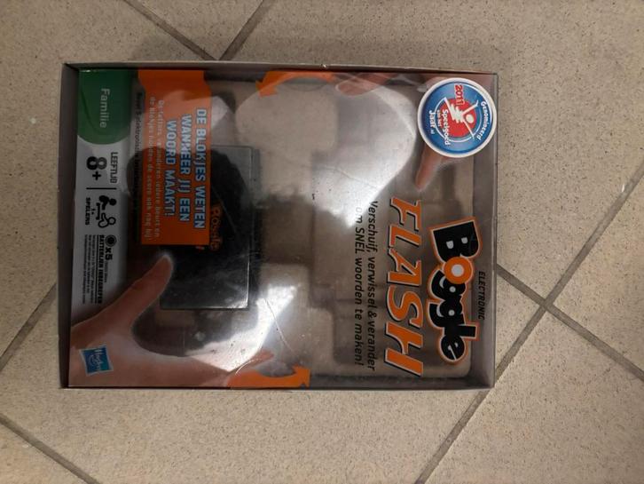 Hasbro boggle flash, Hobby en Vrije tijd, Gezelschapsspellen | Bordspellen, Zo goed als nieuw, Ophalen of Verzenden