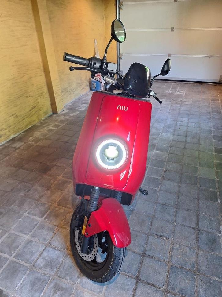 Niu NQi sport Red (gloss) edition electrische scooter, Fietsen en Brommers, Brommeronderdelen | Scooters, Zo goed als nieuw, Overige merken