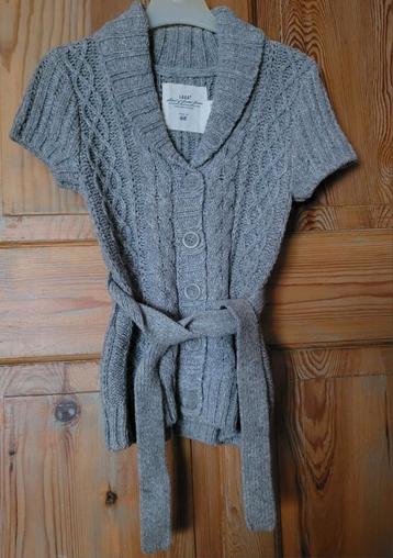 Lange trui/sweater met knopen, korte mouwen beschikbaar voor biedingen