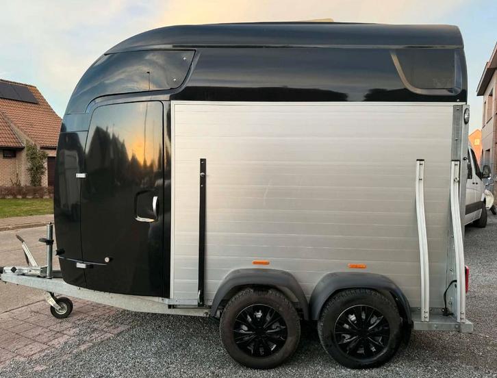 Sirius S77 Deluxe 12/2021 en parfait état, Animaux & Accessoires, Chevaux & Poneys | Semi-remorques & Remorques, Comme neuf, Remorque 2 chevaux