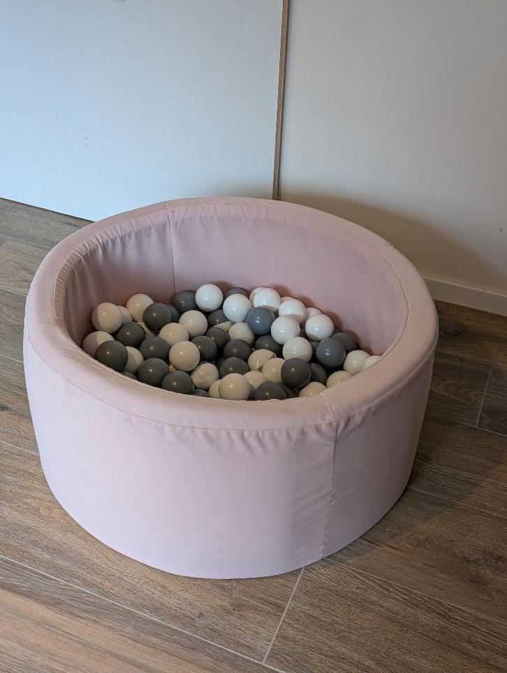 Misioo Ballenbad (Roze) + Witte & Grijze ballen, Enfants & Bébés, Jouets | Jouets de bébé, Utilisé, Autres types, Enlèvement