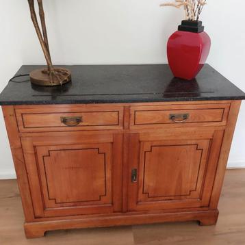 Meuble dressoir en cerisier beschikbaar voor biedingen