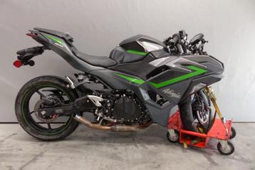 Ninja 500 accidentée le moteur tourne beschikbaar voor biedingen