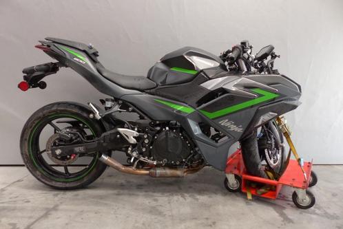 Ninja 500 accidentée le moteur tourne, Motoren, Motoren | Kawasaki, Bedrijf, Sport, 12 t/m 35 kW, 2 cilinders, Ophalen