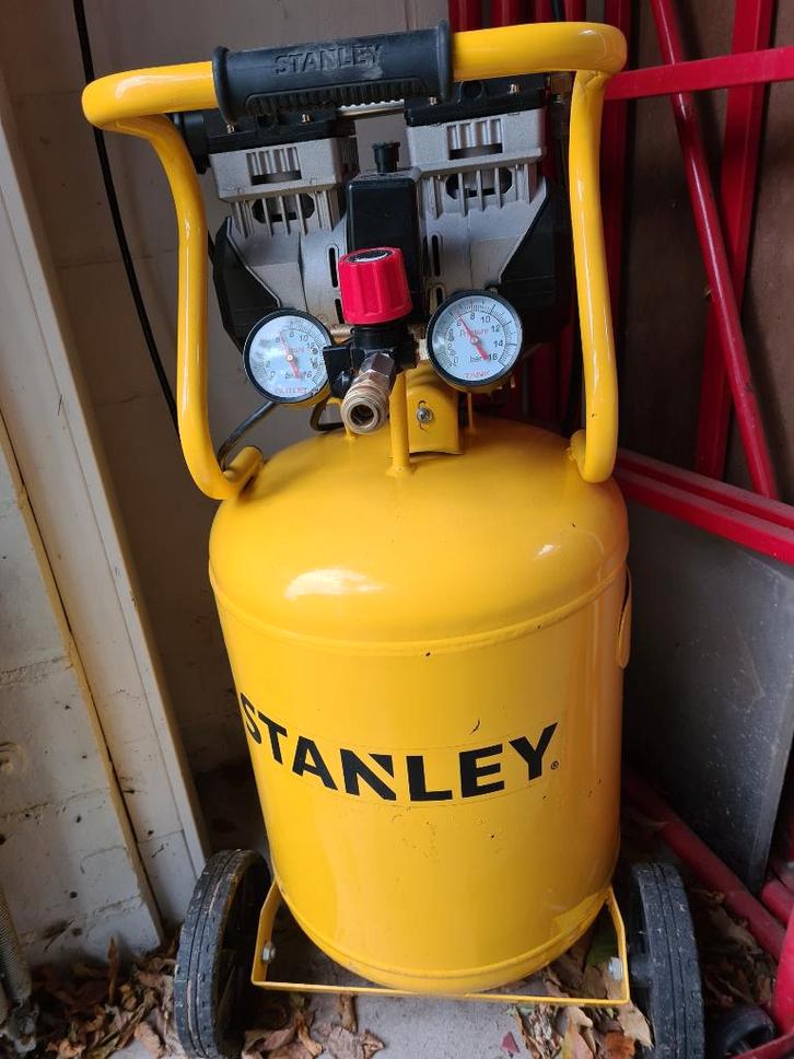 Stanley Compressor + accessoires, Doe-het-zelf en Bouw, Compressors, 6 tot 10 bar, 25 tot 100 liter, Minder dan 200 liter/min