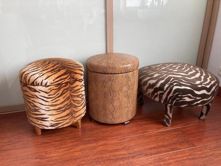 3 poufs neufs, tabouret, repose pieds, pouf, Maison & Meubles, Canapés | Repose-pieds & Poufs, Neuf, Bois, Tissus, Enlèvement
