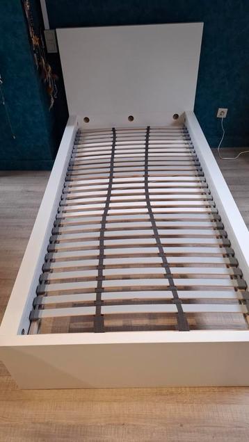 Bed, Huis en Inrichting, Slaapkamer | Bedden, Ophalen, 90 cm, Eenpersoons, Wit