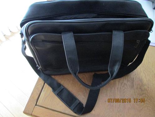 Sacoche PC portable/porte-documents, en cuir ou matière impe, Computers en Software, Laptoptassen, Nieuw, Ophalen