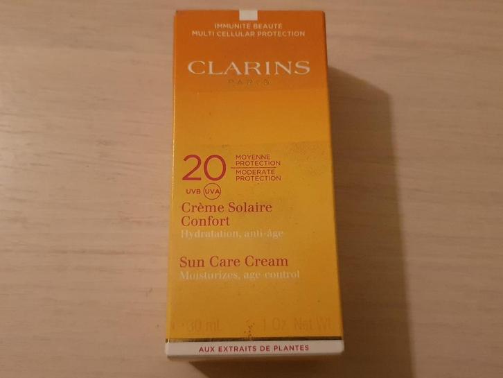 Clarins Comfort zonnecrème 20 30 ml, Handtassen en Accessoires, Uiterlijk | Gezichtsverzorging, Nieuw, Overige typen, Gehele gezicht