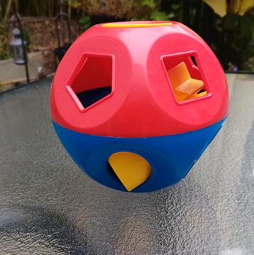 Tupperware hollebol vormendoos met alle blokjes beschikbaar voor biedingen