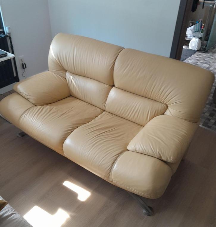 Eigentijdse lichtbeige leren bank., Huis en Inrichting, Zetels | Zetels, Gebruikt, Rechte bank, Driepersoons, 150 tot 200 cm, 75 tot 100 cm
