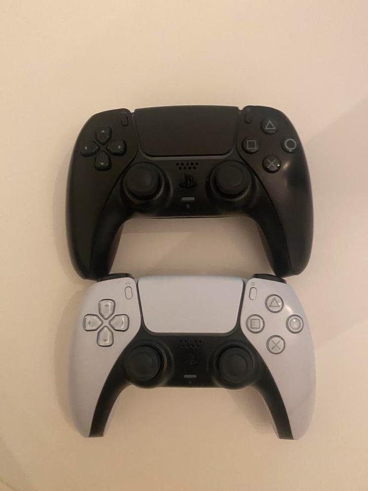 Ps5 disc met 2 conrollers,  Account met games., Games en Spelcomputers, Spelcomputers | Sony PlayStation 5, Zo goed als nieuw