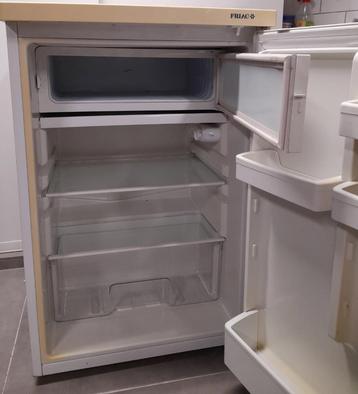 Koelkast 85 cm hoog met ingebouwde diepvries beschikbaar voor biedingen