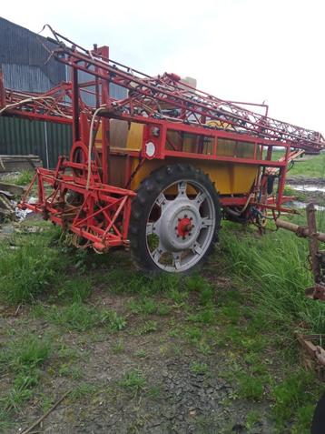 Getrokken spuitmachine. beschikbaar voor biedingen