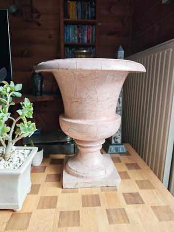  Prachtige echte marmeren vaas  beschikbaar voor biedingen