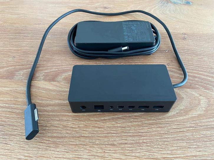 Microsoft Surface dock incl. 90W adapter, Computers en Software, Dockingstations, Gebruikt, Docking station, Laptop, Ophalen of Verzenden