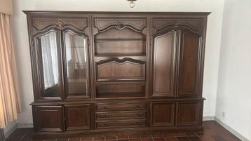 OP TE HALEN!! Sublieme dressoir notenhout beschikbaar voor biedingen