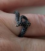 'slangenring' met kleine zwarte steentjes, verstelbaar., 20 ou plus grands, Enlèvement, Utilisé, Argent