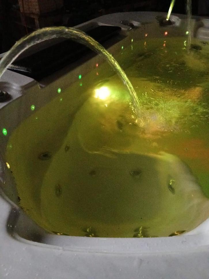 Jacuzzi  hot tub  bain remousse.  Gratis livree installer, Jardin & Terrasse, Accessoires de piscine, Enlèvement ou Envoi