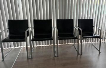 Te Koop: 4 stoelen. beschikbaar voor biedingen