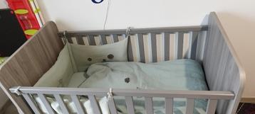 Lit bébé évolutif+ table à langer, Enlèvement, Comme neuf, Matelas