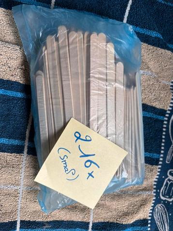 Smalle wax/hars stokjes beschikbaar voor biedingen