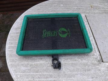 een aasplateau van SENSAS  beschikbaar voor biedingen