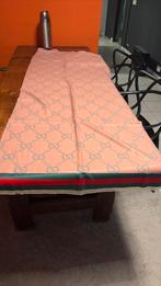 Echarpe gucci neuve, Vêtements | Femmes, Bonnets, Écharpes & Gants, Enlèvement ou Envoi, Comme neuf