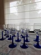 Wijnglazen met blauwe voet. Ideaal voor feesttafel, Ophalen, Zo goed als nieuw, Glas, Glas of Glazen