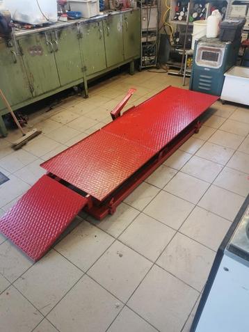 moto heftafel  beschikbaar voor biedingen