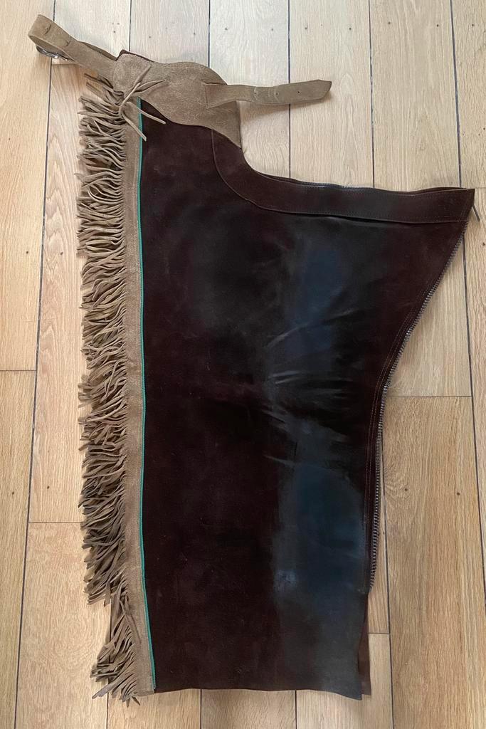 Lange suede chaps met franjes, donkerbruin, Dieren en Toebehoren, Paarden en Pony's | Dekens en Dekjes, Gebruikt, Ophalen