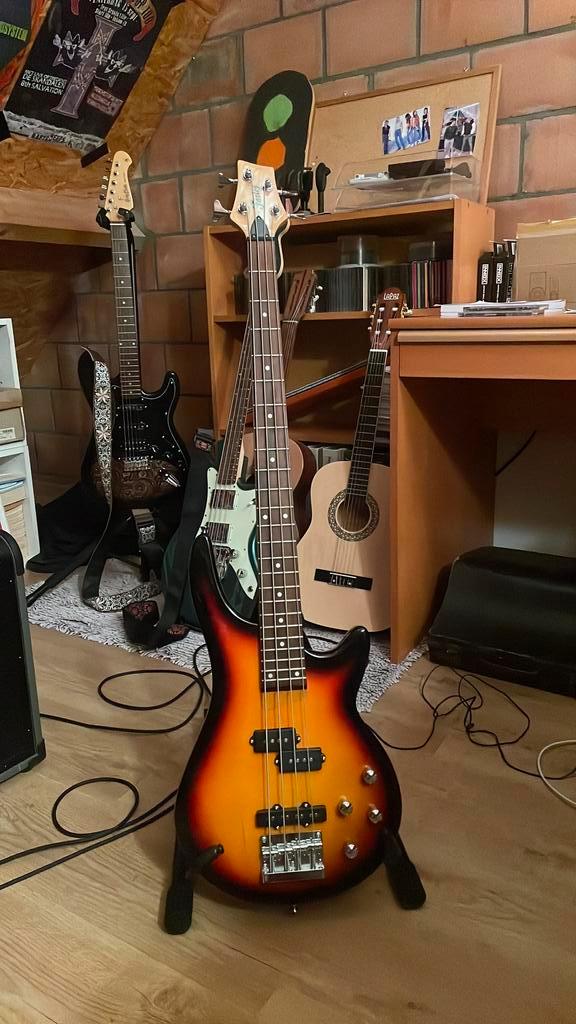 Fazley FMB418SB sunburst afwerking, Muziek en Instrumenten, Snaarinstrumenten | Gitaren | Bas, Zo goed als nieuw, Elektrisch, Ophalen