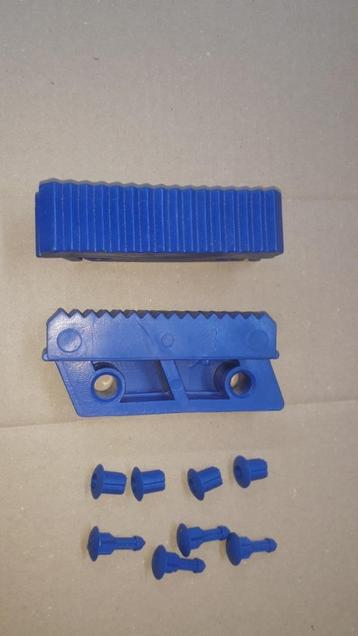 Nieuwe trapvoeten voor- of achterzijde 100 mm beschikbaar voor biedingen