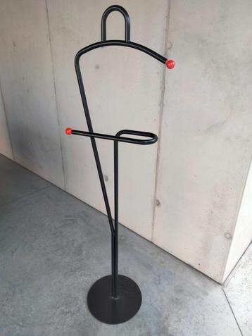 1980s vintage design postmodern kapstok dressboy beschikbaar voor biedingen